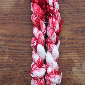 Schneebeeren - Versandfertig - Handgefärbtes Garn - Fingering - Cozy Mini