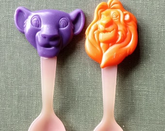 Two vintage plastic Lion King color changing cereal spoons Simba Mufasa General Mills