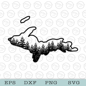 Puede incluir: Silueta en blanco y negro de la Península Superior de Michigan con una escena de bosque dentro del contorno.