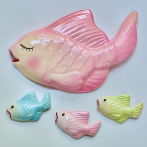 Retro Chalkware Fish Family Wall Art: Mid-Century Bathroom Decor