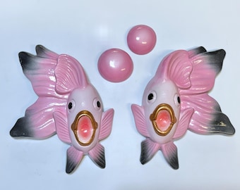 Decoración de pared de peces koi de yeso rosa: estilo retro de mediados de siglo, juego de 2