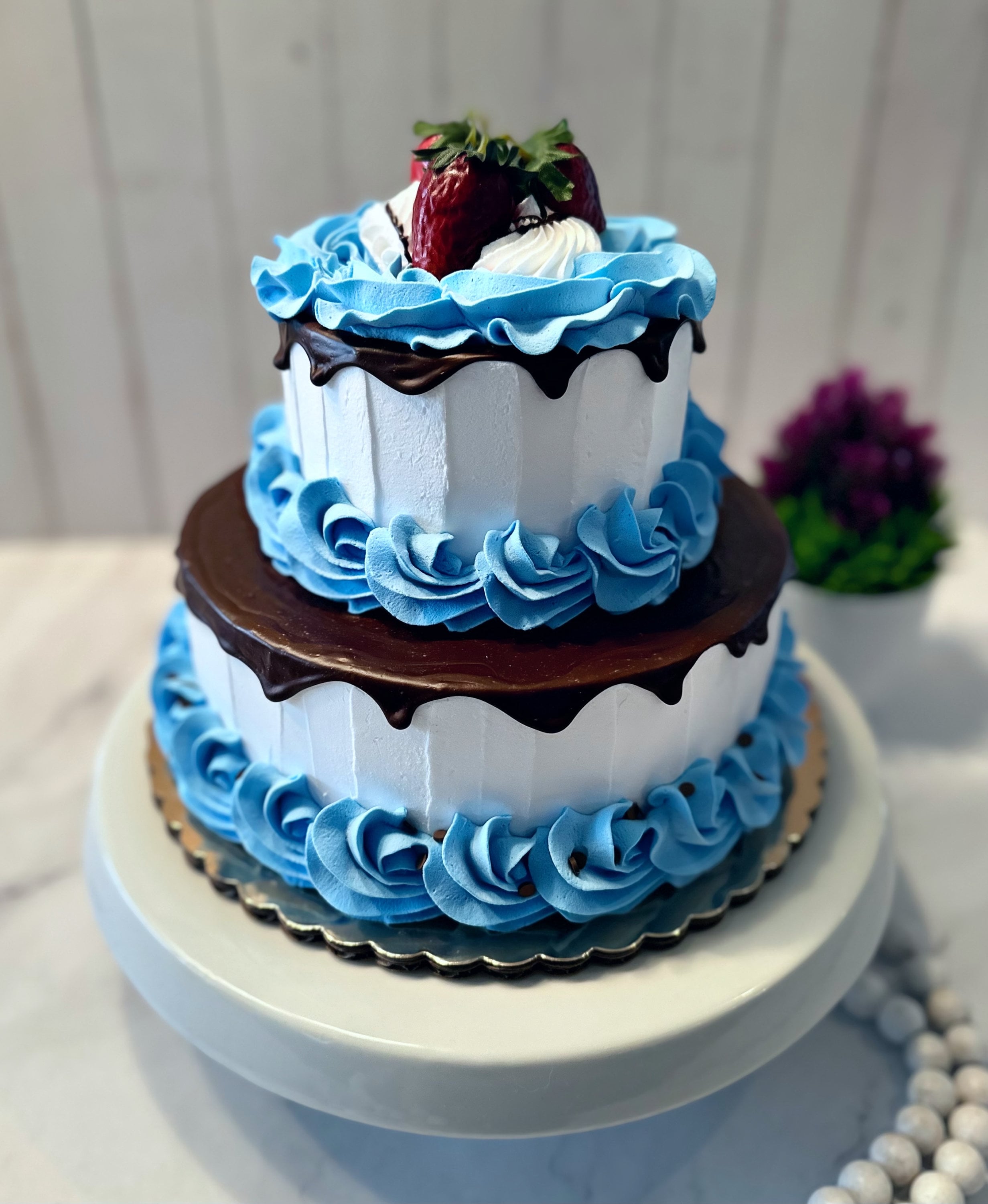 Produktbild von Dezicakes Fake Cake – Künstliche Geburtstagstorte In Blau – Deko-Lebensmittel – NEU