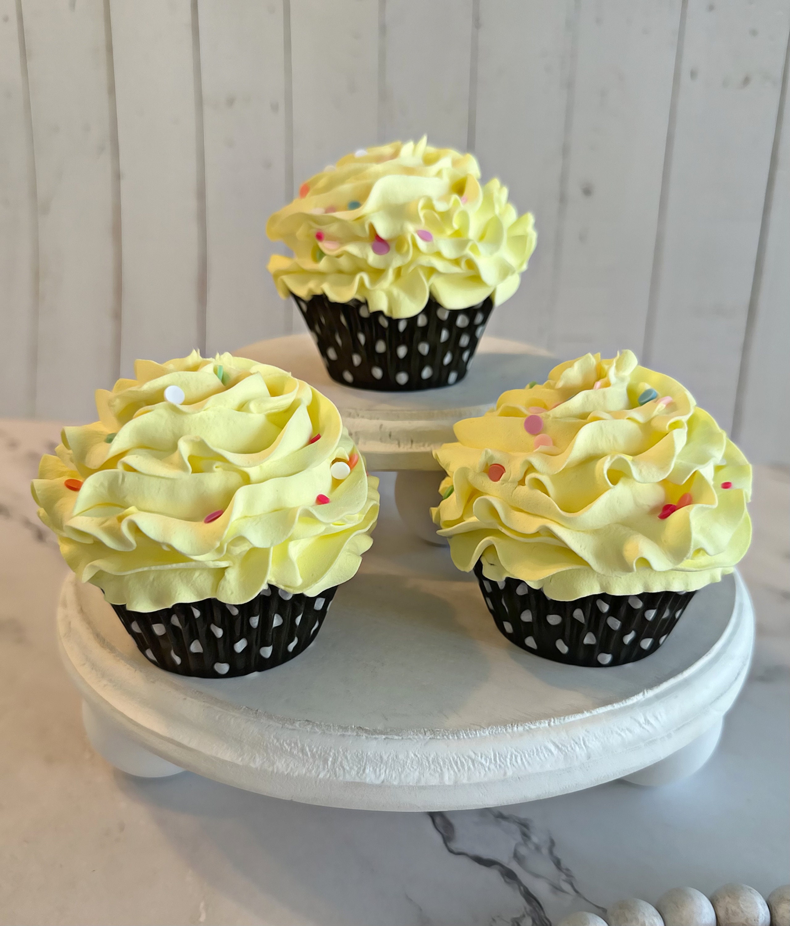 Knstliche Torte Dezicakes Fake Cupcake Knstliche Lebensmittel Gelb  Buttercreme Deko