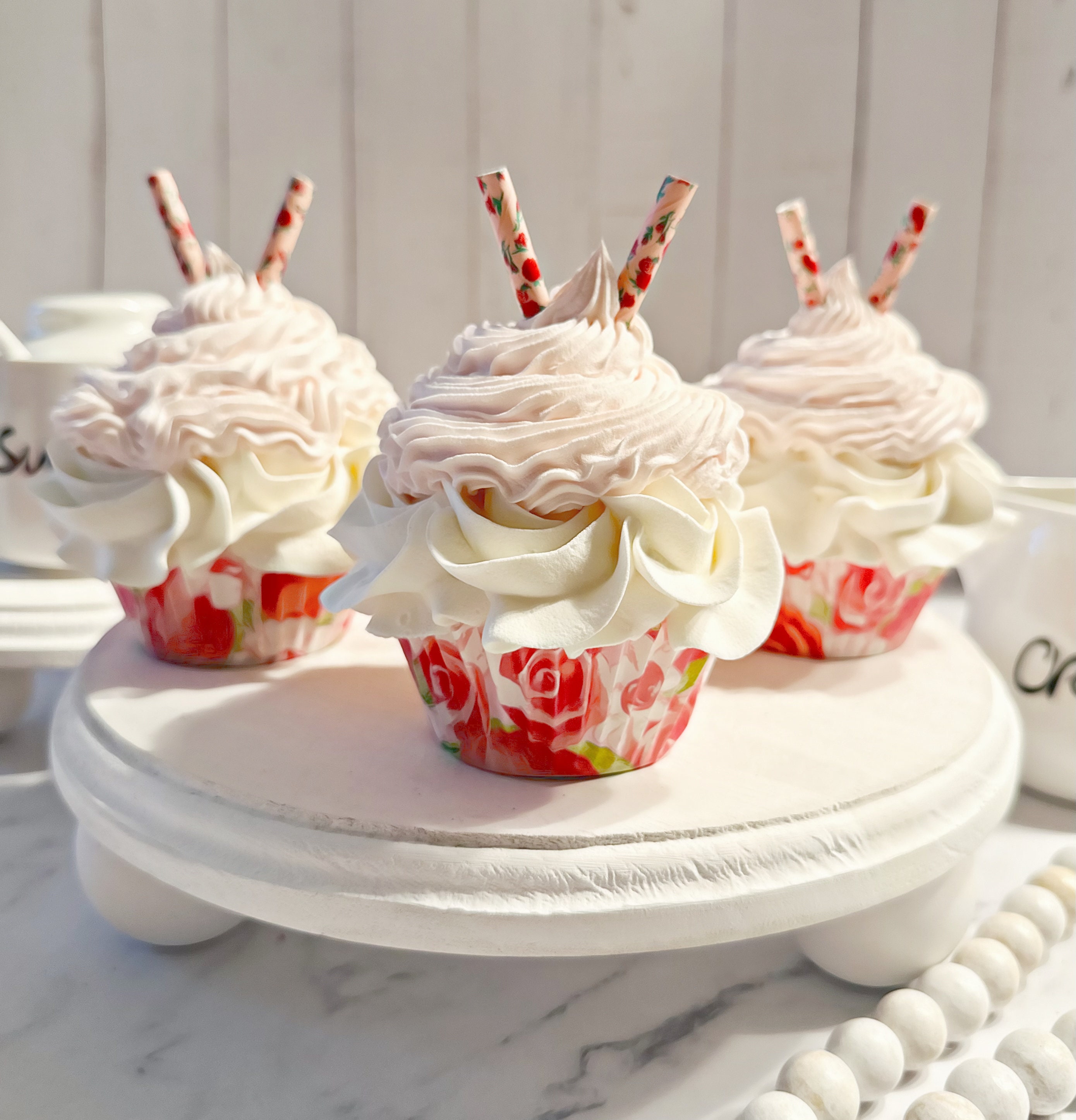 Dezicakes Fake Cupcakes & Kuchen – Künstliche Lebensmittel Im Shabby Chic Stil