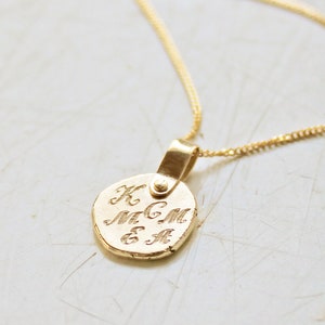 Colar de família Colar de letras Colar de ouro personalizado Jóias colar inicial Jóias personalizadas Colar de ouro maciço 14k Pingente inicial de ouro 14k mãe