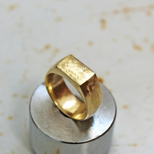 Solid gold signet ring