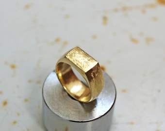 Solid gold signet ring