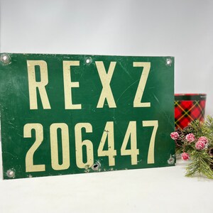 Vintage Grünes Metall Schild mit Buchstaben und Zahlen