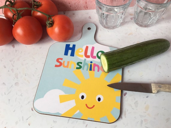 Hello Sunshine Melamin Schneidebrett mit farbenfrohem Design - Abwischbar - Made in UK