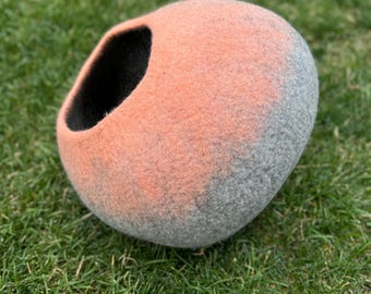 Handmade Wool Cat Cave: Eco-Friendly Cozy Cat Bed