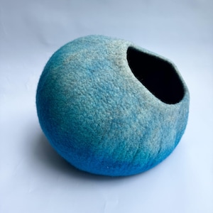 Large Handmade Wool Cat Cave, Wool Cat Cocoon, Handmade Wool Cat Bed, Eco-Friendly Cat Cave, Cozy Cat Bed, Natural Cat Bed: Warm and Cozy