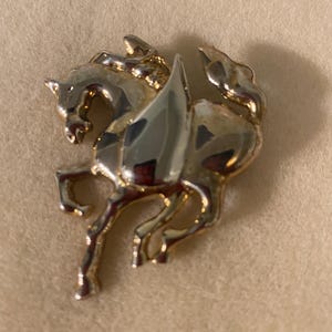 Vintage Pegasus (Winged Horse) Gold Tone Brooch/Pin