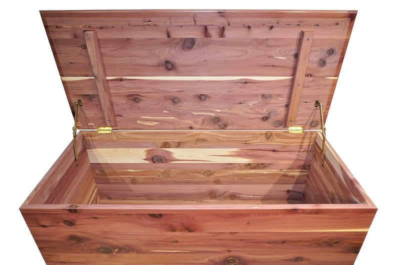 DutchCrafters Cedar Hope Chest - Thumbnail 3