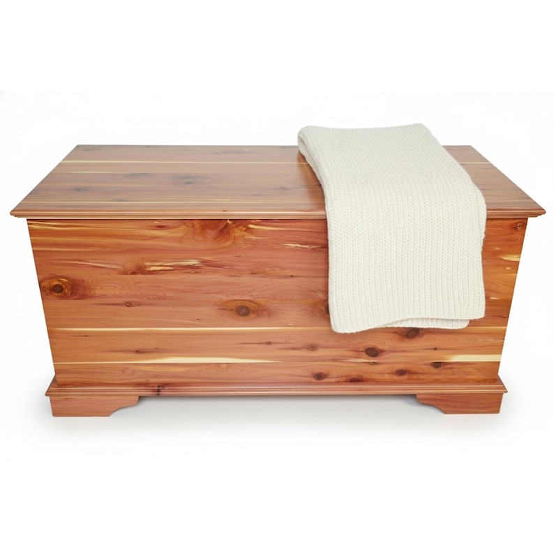 DutchCrafters Cedar Hope Chest - Thumbnail 2