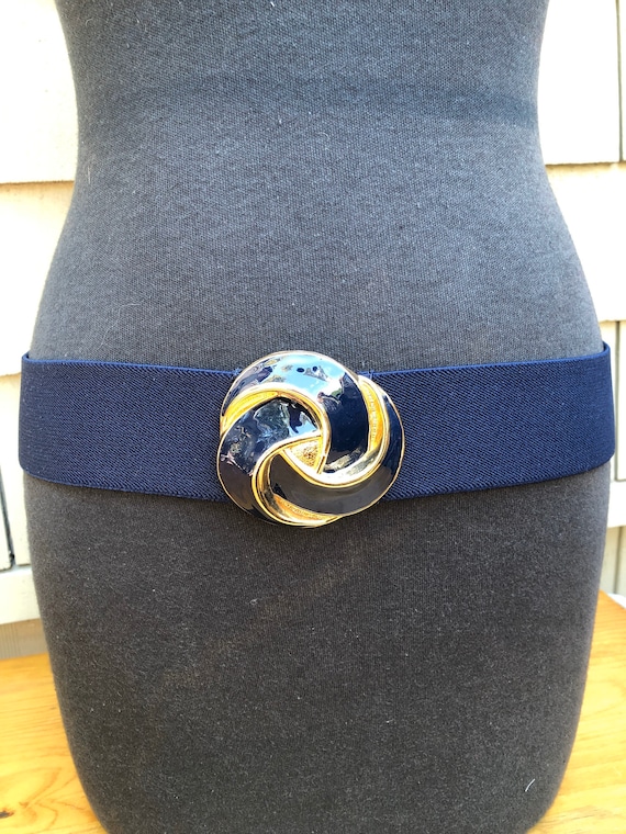 Vintage 80s navy blue Elastic Waist Belt Gold Circle Buckle leather enamel clasp Vintage Blue Elastic Waist Belt: Gold Navy Enamel Buckle - Etsy main image 4