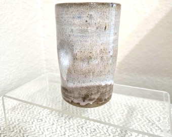 Vaso de 10 oz. con matices rosados.