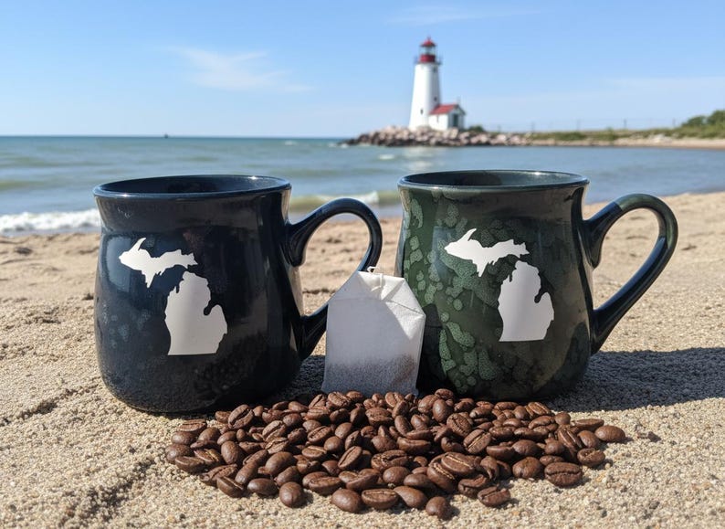 Tazas Michigan con diseño artístico arenado en azul marino o verde bosque imagen 1