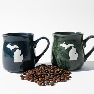 Tazas Michigan con diseño artístico arenado en azul marino o verde bosque imagen 5
