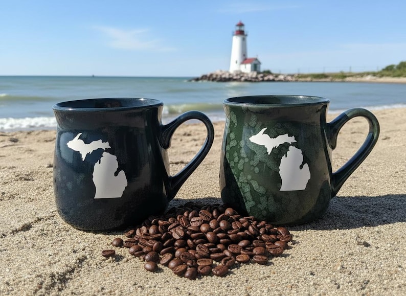 Tazas Michigan con diseño artístico arenado en azul marino o verde bosque imagen 2