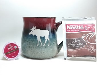 Taza rústica de taberna de 26 onzas con diseño de alce y acabado arenado