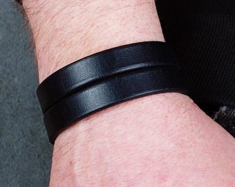 Handgjort svart läderarmband