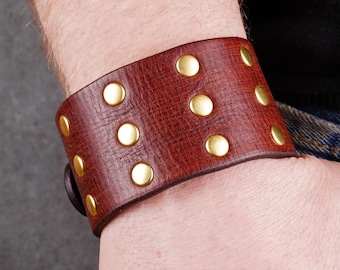 Pulsera tipo brazalete de cuero marrón hecha a mano: cuero italiano, estilo rockero.