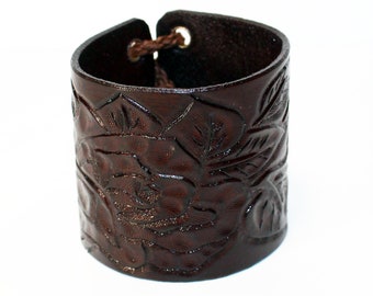 Leather cuff with rose, flower cuff, handmade leather accessories, great gift for women, rose bracelet.