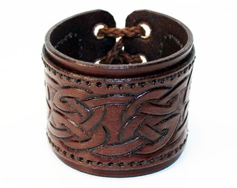 Leather cuff with Celtic knot, Celtic ornament, leather accessories, women cuff, men bracelet, great gift.