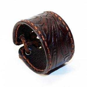 Leather cuff, cuff with flower ornament, great gift for women, hight quality handmade leather bracelet, unique gift for women.
