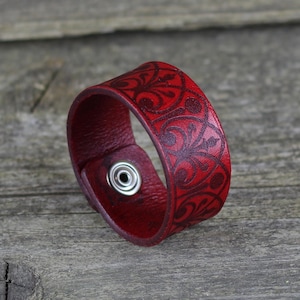 Handmade Leather Cuff Bracelet: Floral Etched Design