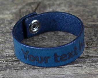 Brazalete de cuero azul personalizado, texto personalizado
