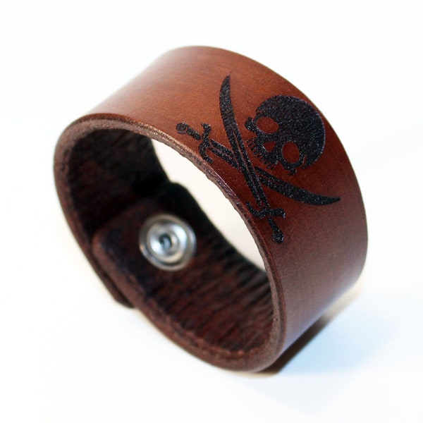 Jolly Roger - Bracelet en cuir, manchette pirates, manchette tête de mort, bracelet os croisés, excellent cadeau.