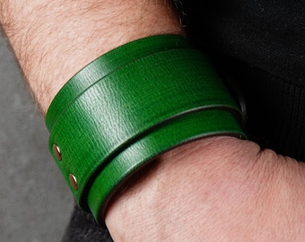 Pulsera tipo brazalete de cuero verde: Accesorios de cuero italiano