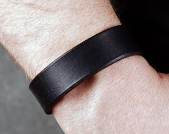 Handgjort svart läderarmband