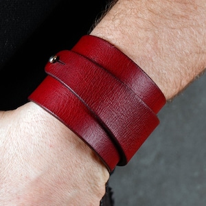 Handgjort rött läderarmband, jubileumspresent