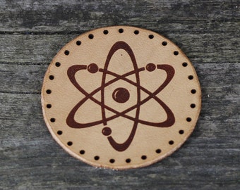 Parche de átomo de cuero italiano hecho a mano: regalo para profesores de ciencias