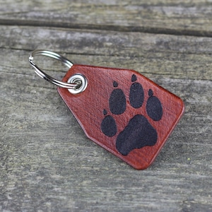 Wolf track Leather keychain, Wolf trap keyfob, Leather accessories, Great gift.