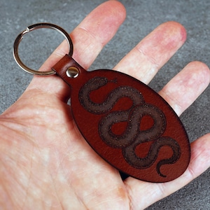 Chaveiro de cobra, chaveiro de couro, acessórios de cobra, chaveiro marrom.