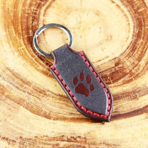 Wolf track Leather keychain, Personalized key chain, Wolf trap keyfob, Leather accessories, Great gift.