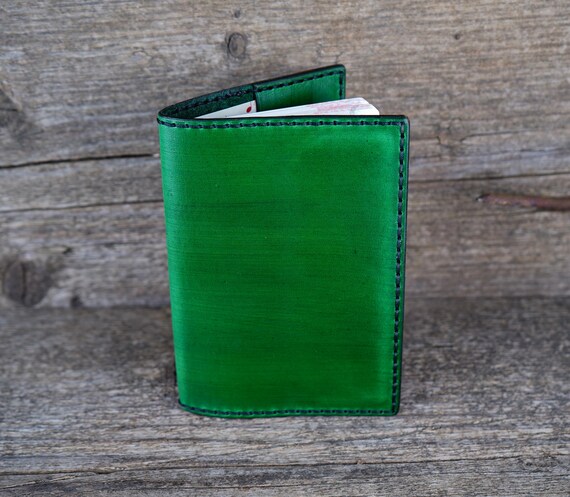 手縫いグリーンレザーパスポートカバー：トラベルウォレット - Etsy 日本