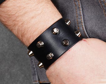 Pulsera de cuero negro con tachuelas hecha a mano: accesorios punk