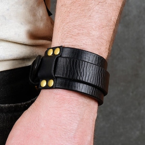 Zwart leren manchetarmband: Italiaanse leren accessoires