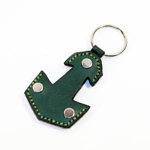 Llavero de cuero Mjolnir, hecho a mano, con el martillo de Thor. ¡Un regalo ideal! Llavero verde de cuero.