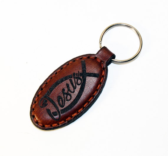 Schlüsselanhänger Fisch „Gott Ist Immer Bei Uns“ – ICHTHYS Symbol Aus Leder