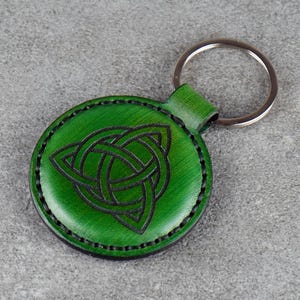 Porte-clés triquetra en cuir fait main : symbole du noeud celtique