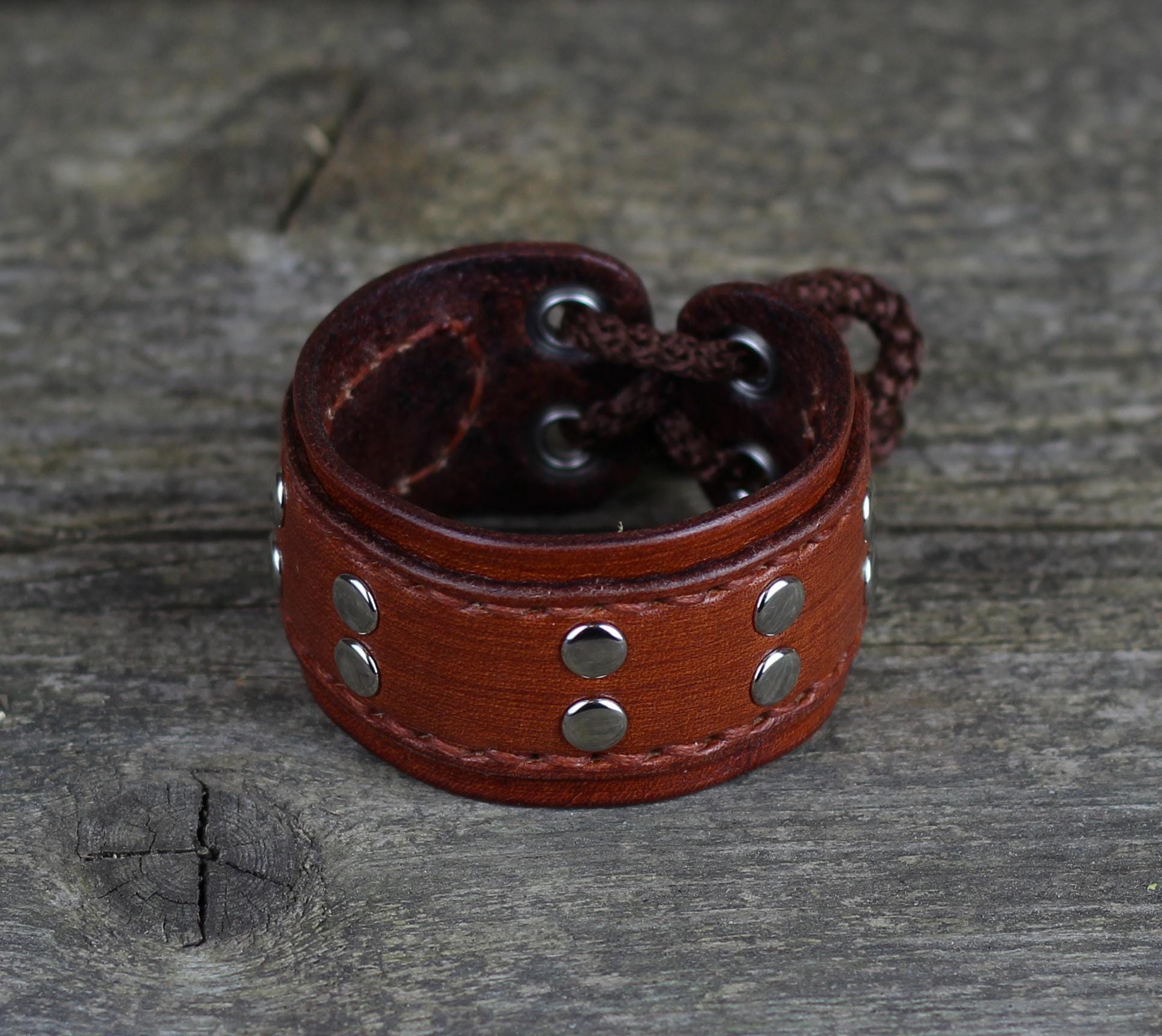 801. ladies studs leather bangle brown
