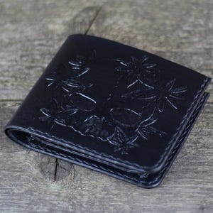 Cartera de piel con calavera, gran articulo de piel, cartera de hombre, cartera para tarjetas de credito, regalo para hombre, cartera de piel con calavera.