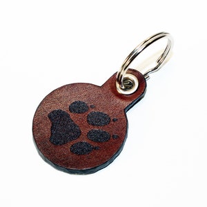Wolf track Leather keychain, Wolf trap keyfob, Leather accessories, Great gift.