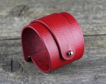 Pulsera de cuero rojo, accesorios de cuero, brazalete rojo, brazalete de mujer, pulsera de hombre, regalo de aniversario, gran regalo.
