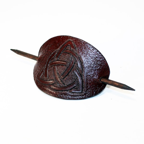 Triquetra - Pasador de pelo ovalado, Pinza para el pelo con palo de madera, Accesorios de cuero, Símbolo celta, Gran regalo.